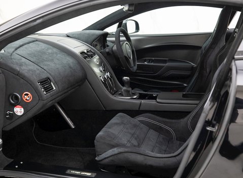 Aston Martin Vantage GT8 12