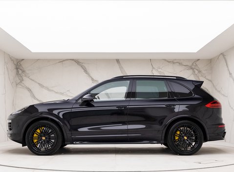Porsche Cayenne Turbo S 2