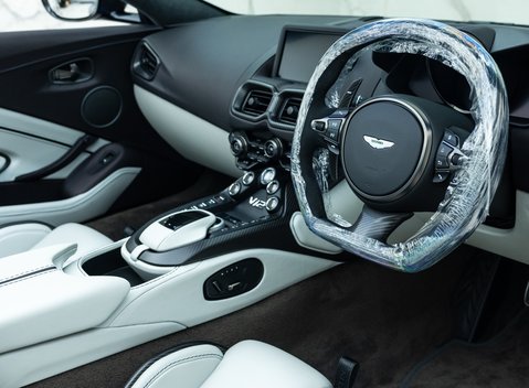 Aston Martin V12 Vantage Roadster 7