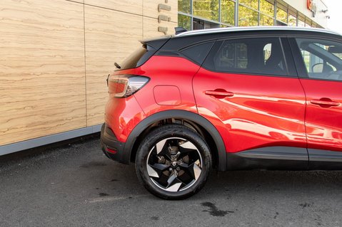Renault Captur TECHNO TCE 8