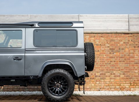 Land Rover Defender 90 XS Bowler 24