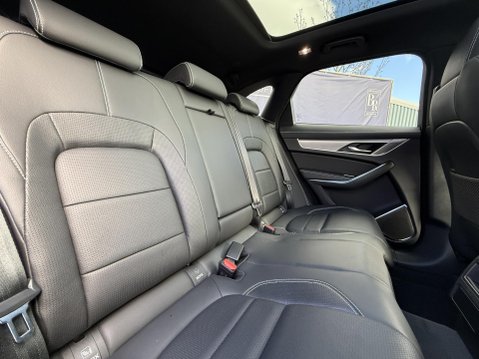 Jaguar F-Pace 2.0 D200 MHEV R-Dynamic SE Black SUV 5dr Diesel Auto AWD Euro 6 (s/s) (204 25