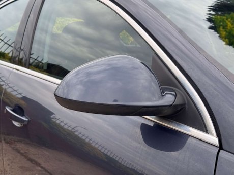 Vauxhall Insignia 1.8 Insignia SRi 5dr 38