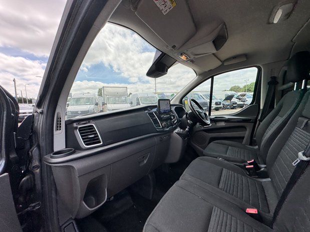 Ford Transit Custom Crew Cab [SOLD MT] SWB L1H1 Limited 320 Air Con Alloys Camera Nav Sensors E 14