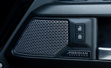 Land Rover Defender 90 V8 P525 Urban 23