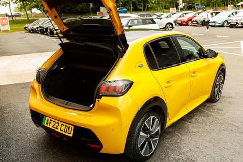 Peugeot 208 GT PREMIUM 40