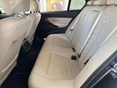 BMW Alpina 3.0d BiTurbo Saloon 4dr Diesel Switchtronic Euro 6 (s/s) (350 ps) 10
