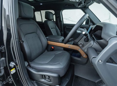 Land Rover Defender 110 D300 X 9