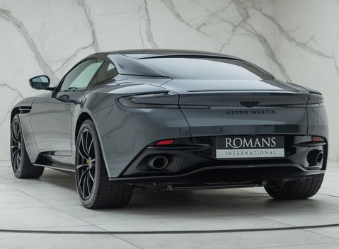 Aston Martin DB11 V8 10