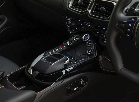 Aston Martin V8 Vantage 17