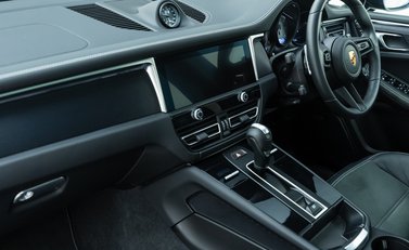 Porsche Macan GTS 18