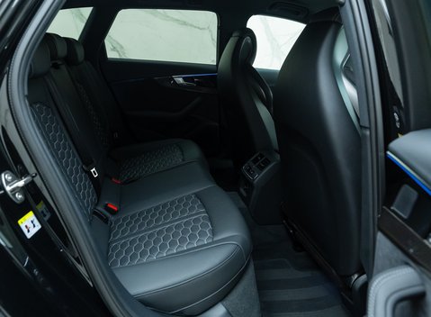 Audi RS4 Avant CARBON BLACK 17