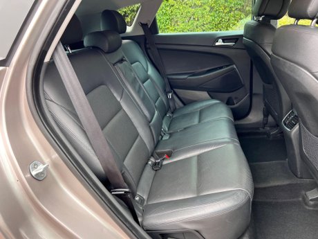 Hyundai TUCSON 2.0 CRDi Premium Auto 4WD Euro 6 5dr 33