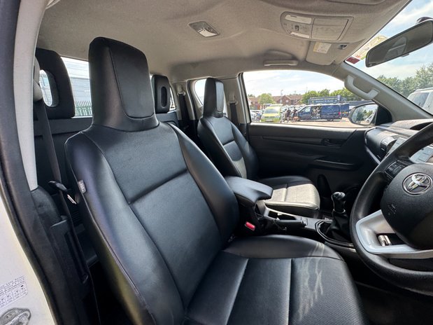 Toyota Hilux Active | 2.4 LT | Extended Cab | Tow Bar | Air Con | EURO 6 14
