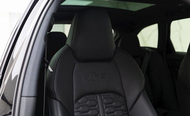 Audi RS6 Avant Carbon Black 11