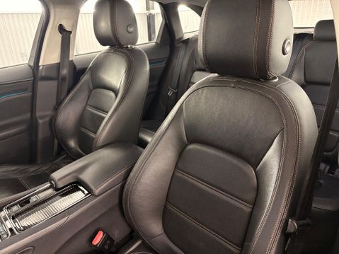 Jaguar F-Pace 2.0 D180 Prestige SUV 5dr Diesel Auto AWD Euro 6 (s/s) (180 ps) 9
