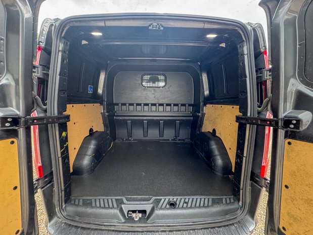 Ford Transit Custom Crew Cab AUTO SWB L1H1 Low Roof Limited 320 Air Con Alloys Nav Euro 6 10