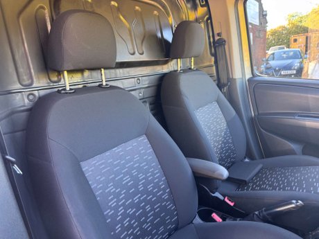 Vauxhall Combo 1.6 Combo 2000 CDTi S/S 29