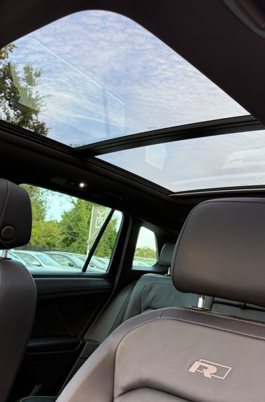 Volkswagen Tiguan R LINE TSI BMT 4MOTION DSG -RARE LEATHER INTERIOR -CAMERA -APPLE CARPLAY  
