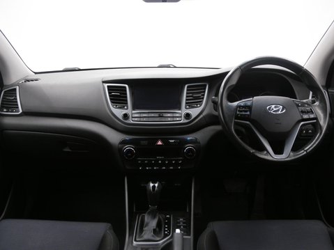 Hyundai TUCSON 2.0 CRDi SE Nav Auto 4WD Euro 6 5dr 9