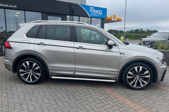 Volkswagen Tiguan R-LINE TECH 2.0 TDI 4MOTION DSG AUTO 4