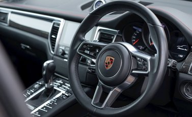 Porsche Macan Turbo 11