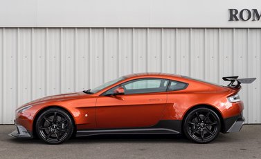 Aston Martin Vantage GT8 2