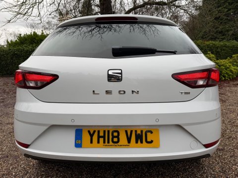 SEAT Leon 1.2 TSI SE Dynamic Technology Euro 6 (s/s) 5dr 9