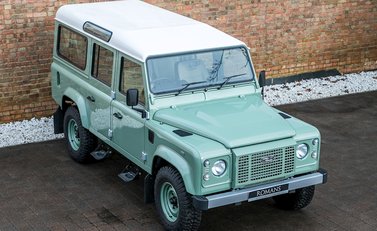 Land Rover Defender 110 Heritage 8