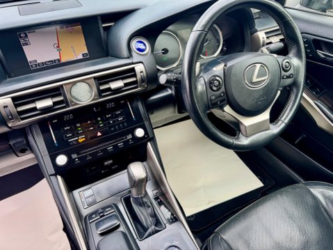 Lexus Is 2.5 300h Premier E-CVT Euro 5 (s/s) 4dr 13