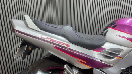 Suzuki RF 1995 RUNNING CLASSIC PROJECT SPORTS BIKE 900CC BARN FIND 26