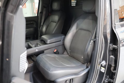 Land Rover Defender 110 2023 D300 HARD TOP X-DYNAMIC  15