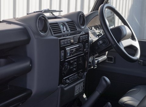 Land Rover Defender 90 Autobiography Edition 17