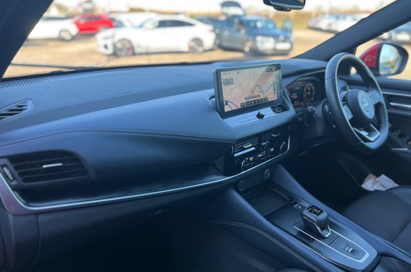 Nissan Qashqai DIG-T TEKNA DCT MHEV AUTO 27