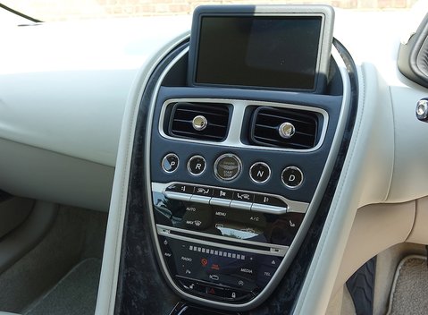 Aston Martin DB11 16