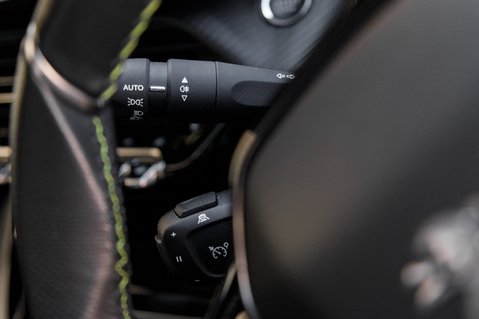 Peugeot 208 GT PREMIUM 17