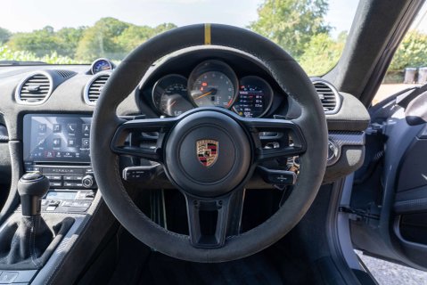 Porsche 718 Cayman GT4 RS 12