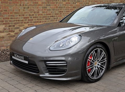 Porsche Panamera GTS 10