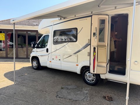Auto-Trail Tracker EKS LOVELT LOW MILEAGE GREAT SPEC TRACKER 22