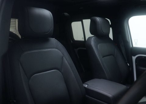 Land Rover Defender 3.0 Defender X-Dynamic HSE D300 MHEV A 4WD 5dr 58