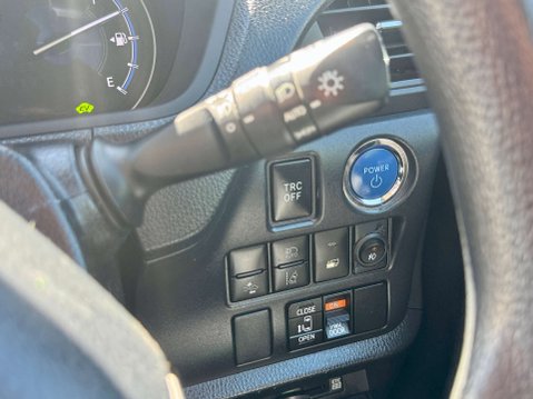 Toyota Noah Hybrid 1.8 47