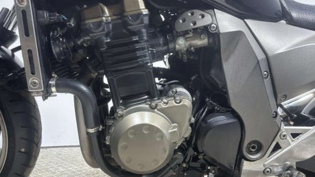 Kawasaki Z ZR750 2005 ONLY 20K NEW MOT SERVICED COMMUTER BIKE 750CC 26