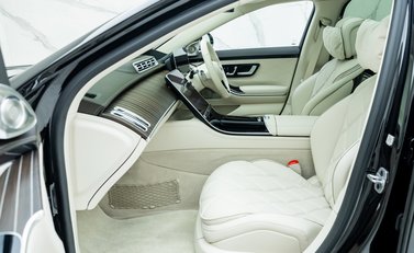 Mercedes-Benz S Class S580 Maybach First Class 28