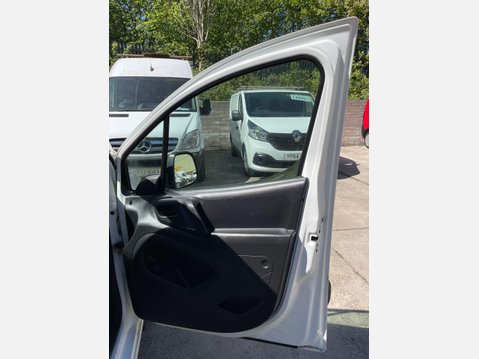 Peugeot Partner 1.6 eHDi 750 SE Panel Van 4dr Diesel Manual L2 (s/s) (134 g/km, 90 bhp) 21