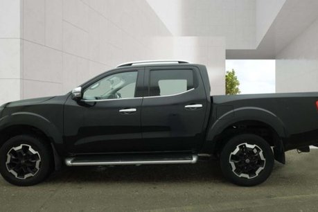 Nissan Navara 2.3 dCi Tekna Pickup Double Cab 4dr Diesel Auto 4WD Euro 6 (190 ps) 4