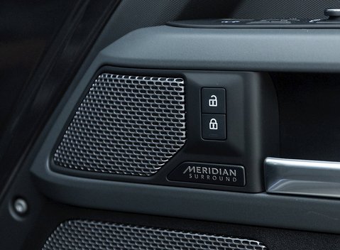 Land Rover Defender 90 X D300 19