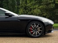 Aston Martin DB11 V8 13