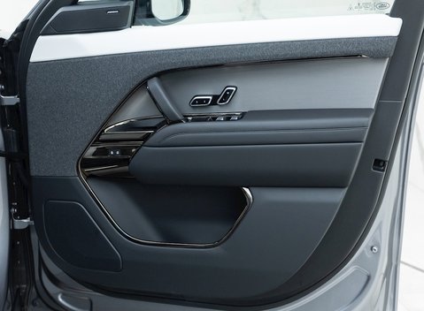 Land Rover Range Rover Sport D300 Dynamic SE 19