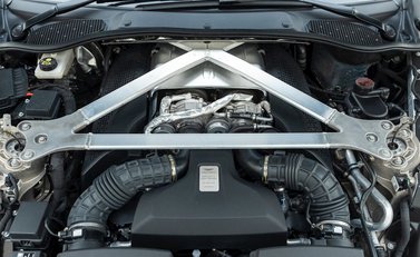 Aston Martin V8 Vantage Roadster 25