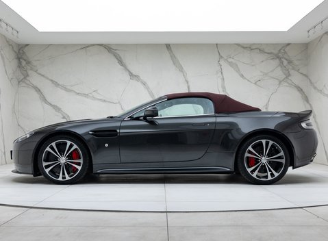 Aston Martin V12 Vantage ROADSTER 7